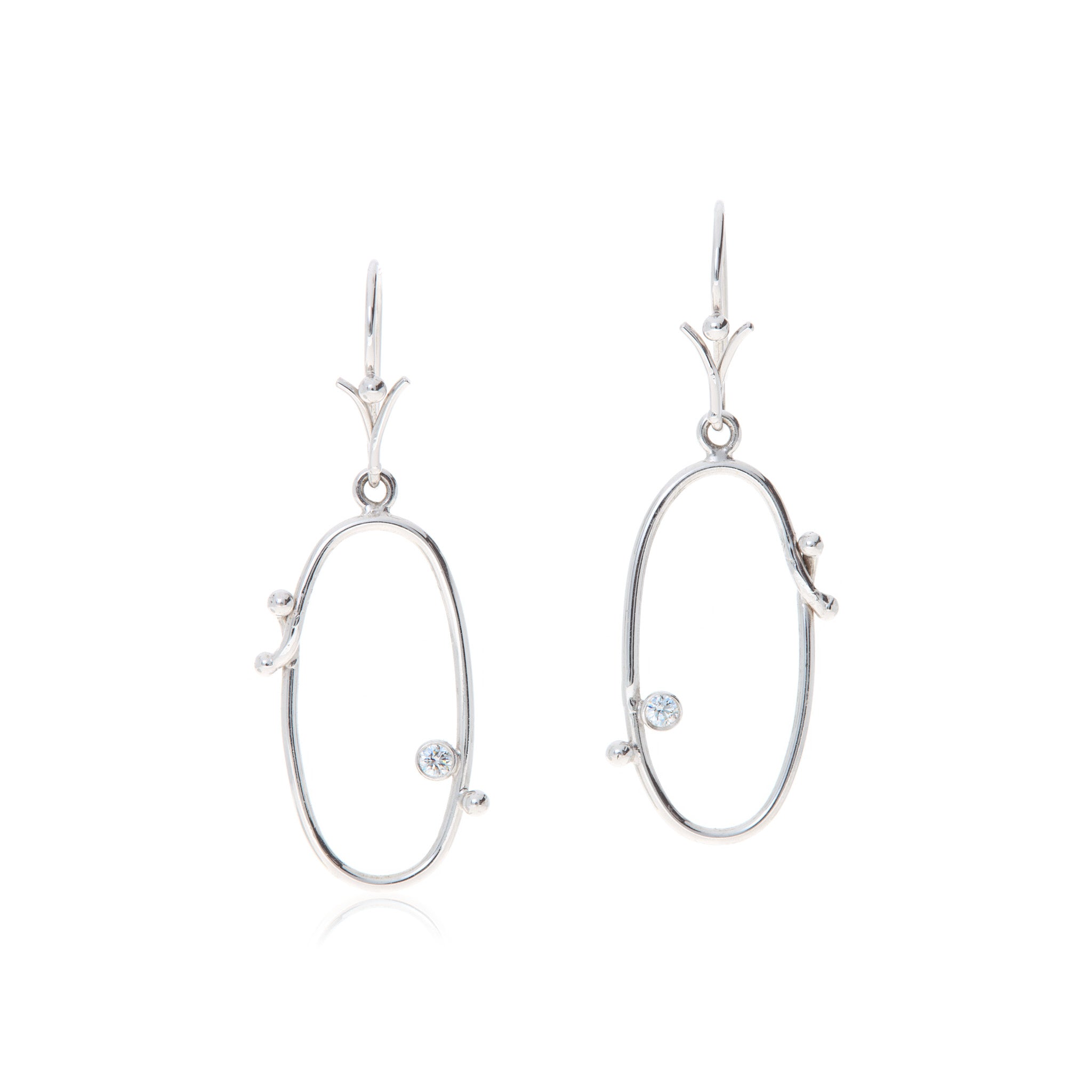 18k white gold oval vine earring with white diamond.