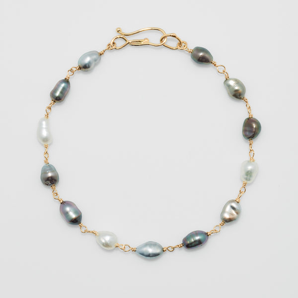 Keshi pearl and 18k yellow gold link bracelet