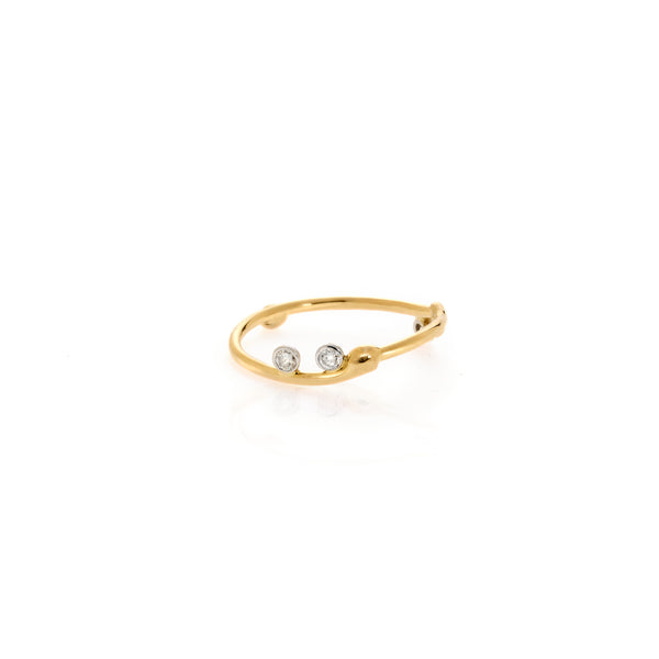 18k yellow gold single 'vine' ring with three diamonds set in platinum.